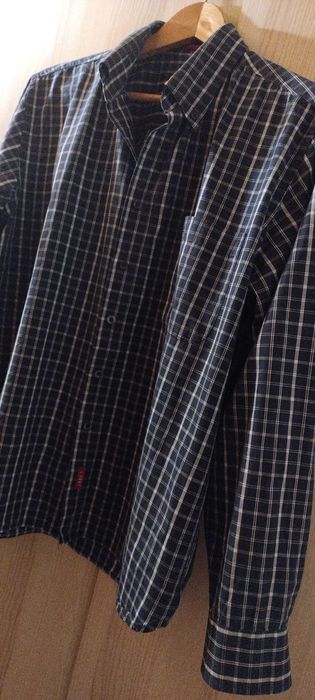 Koszula męska w kratkę.