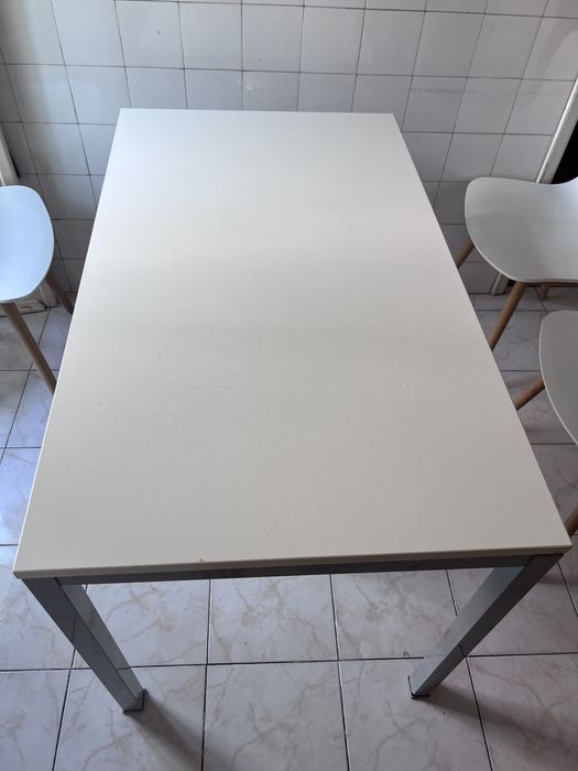 Mesa escritorio/cozinha branca - Não acompanha as cadeiras