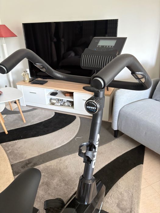 Bicicleta Estática ZIPRO Boost – Pouco Uso – Como Nova