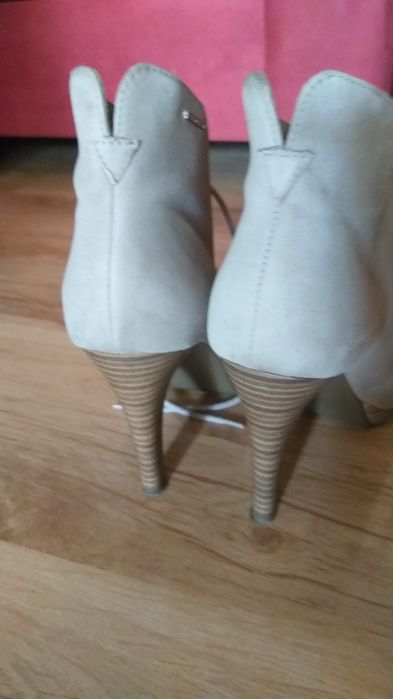 Buty wiązane Lasocki 37