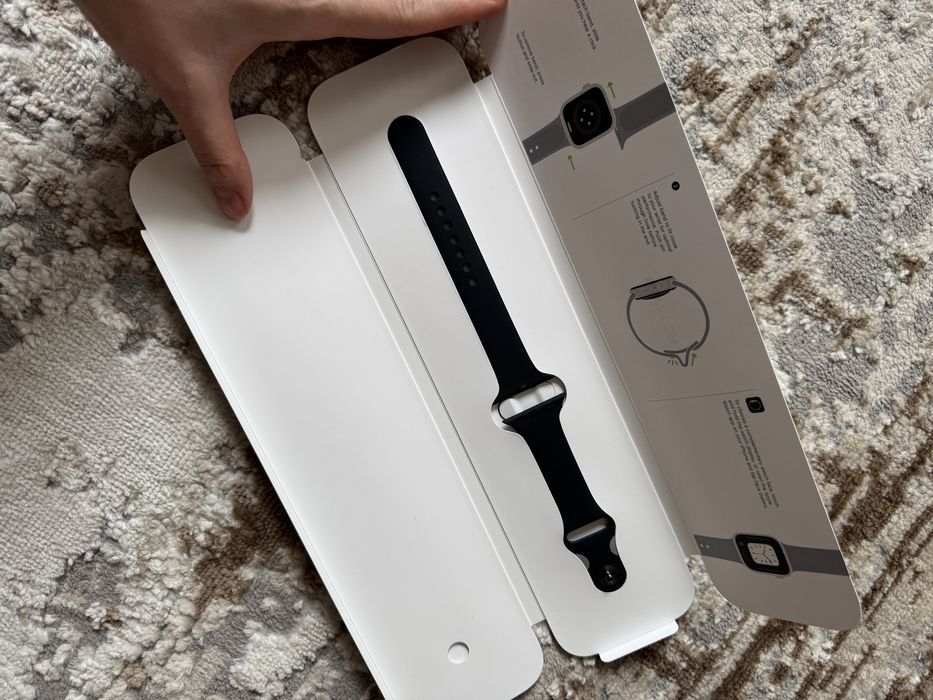 Apple Watch SE Series 2 40 mm, midnight годинник чорного кольору