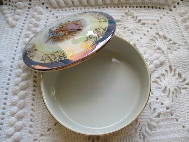 Caixa de porcelana fabricada no Japão.