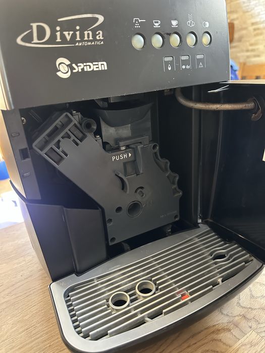 Продам кофемашину Divina