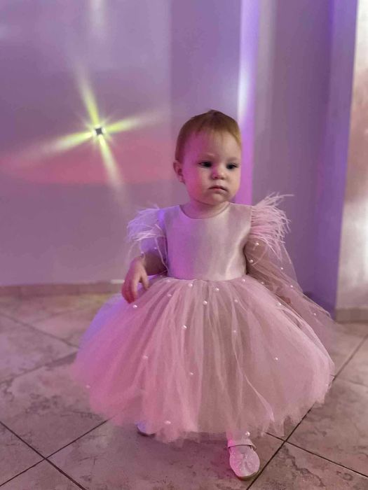 Дитяча сукня на 1 рік,туфельки і пов'язка.Ковпак віддам у подарунок