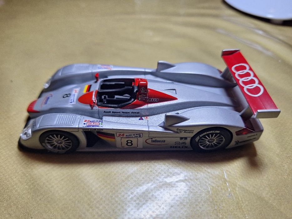 Miniatura Audi R8 1:43