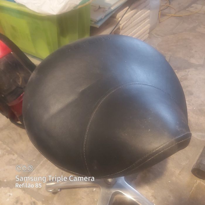 Banco da cor preta da Fenix Artero