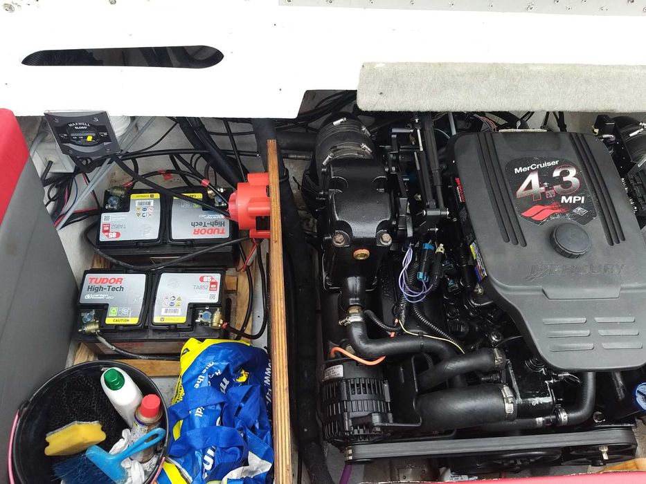 Vendo Maxum 200SC ano 2000 motor mercruiser 4.3 mpi com atrelado