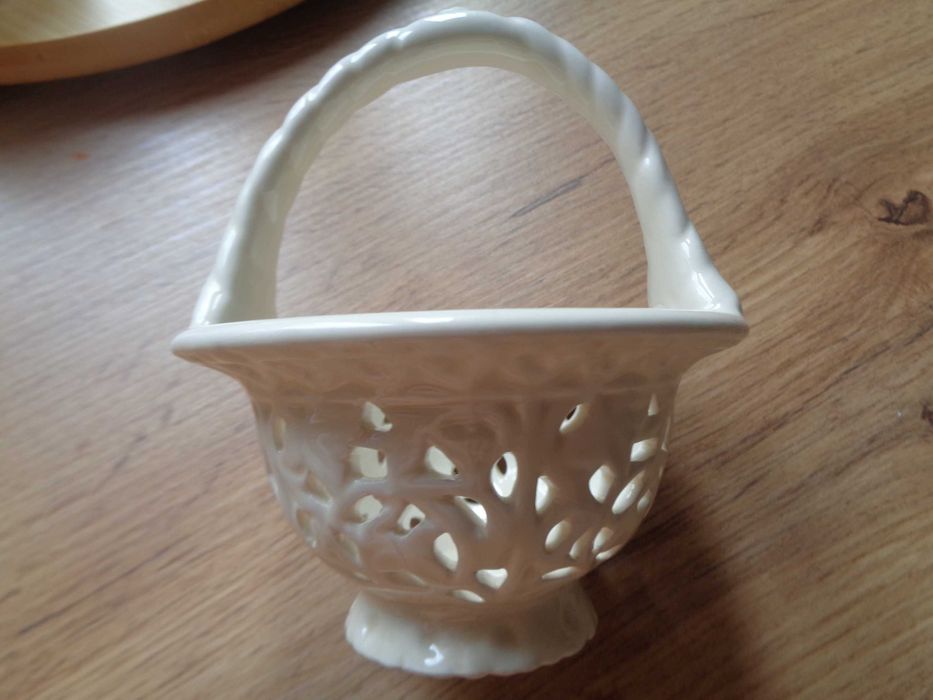 Koszyczek z ceramiki na Wielkanoc