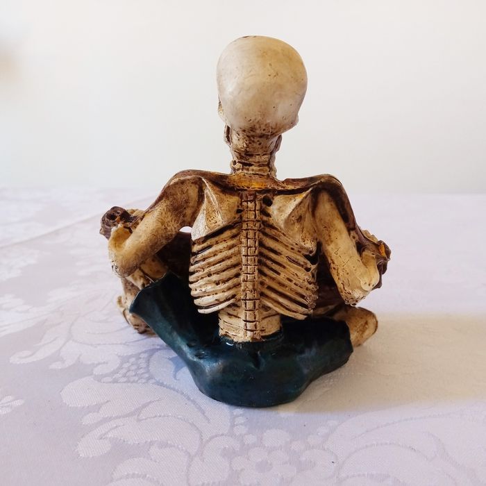 Caveira boneco cinzeiro figura em resina