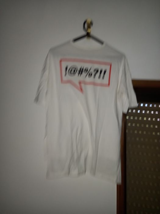 T-shirt  branca.