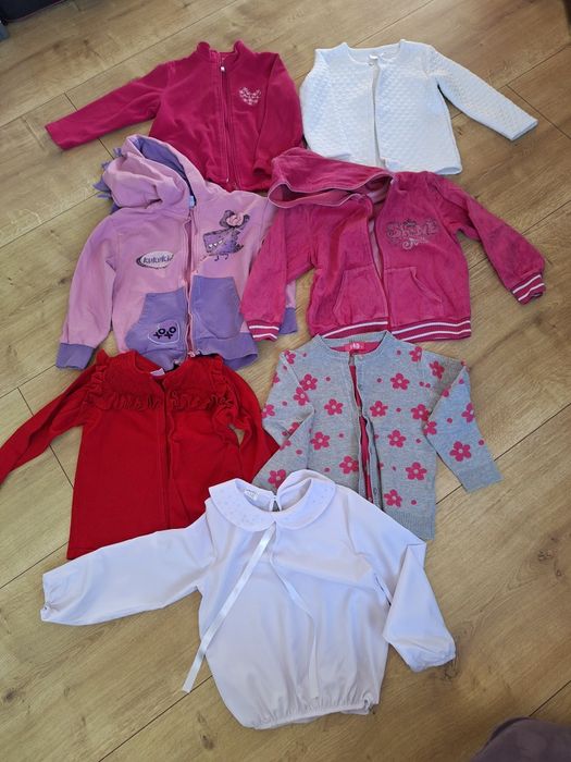 Bluzy i sweterki ma 5 letnią dzwieczynke