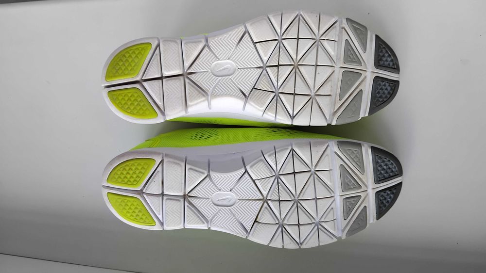 Nike free tr fit 4  37,5р 23,5см кросiвки