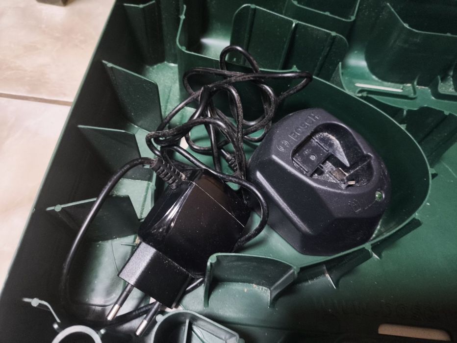 Акумуляторна міні-ланцюгова пила Bosch EasyCut 12 (06033C8020)