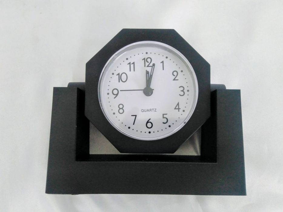 Настільний будильник кварцовий з поворотним корпусом