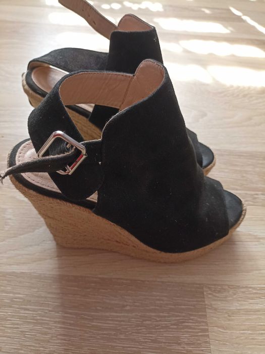 Buty czarne na koturnie rozmiar 37