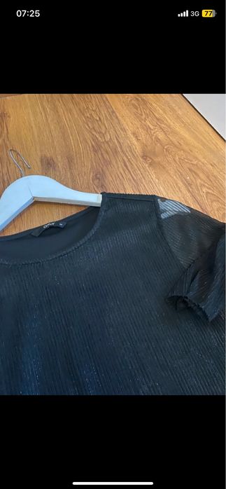 Czarna pilsowana bluzka