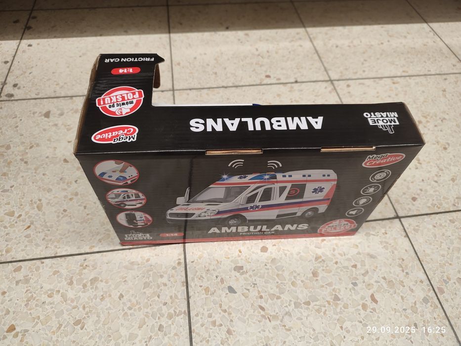 Nowy samochód pojazd karetka ambulans Moje Miasto