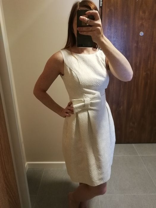 Elegancka sukienka ecru