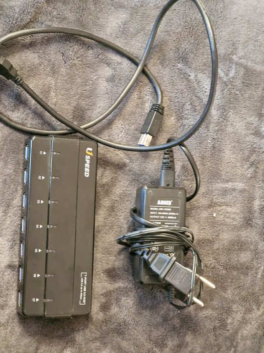 HUB USB 3.0 x7 z osobnym zasilaniem.