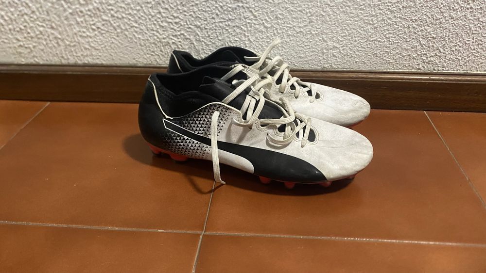 Lote de sapatilhas e chuteiras