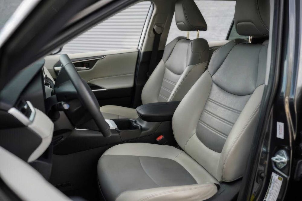 Toyota RAV4 XLE Premium      2023