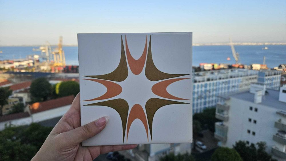 Conjunto de Azulejos em Padrão Geométrico Modernista — Ceres (c. século XX)