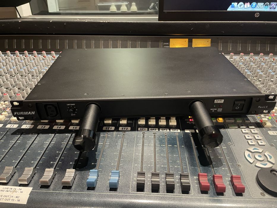 Furman PL-8 CE – Like New – Current Stabilizer64284292283137121