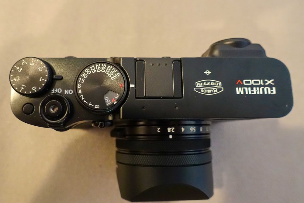 Fujifilm X100V - Stan BDB, niski przebieg (7 tys.), komplet + zestaw Haoge