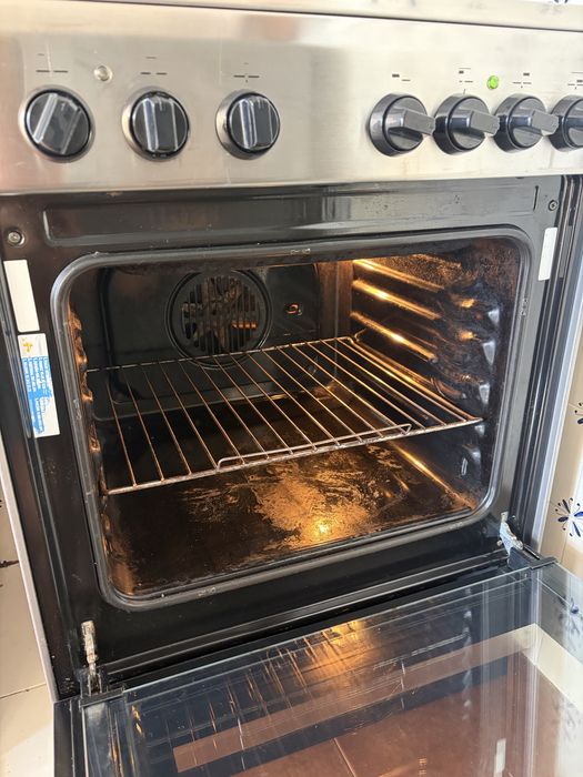 Fogão Elétrico Indesit Inox 60 cm – Vitrocerâmica e Forno Multifuncional