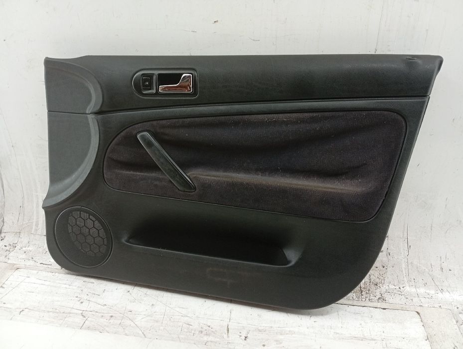 Quartela de porta frente direita - VOLKSWAGEN PASSAT (3B2) | 96 - 01