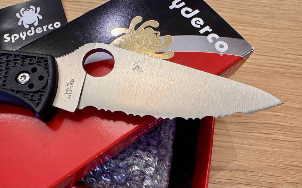 Spyderco Endela Serrated VG-10