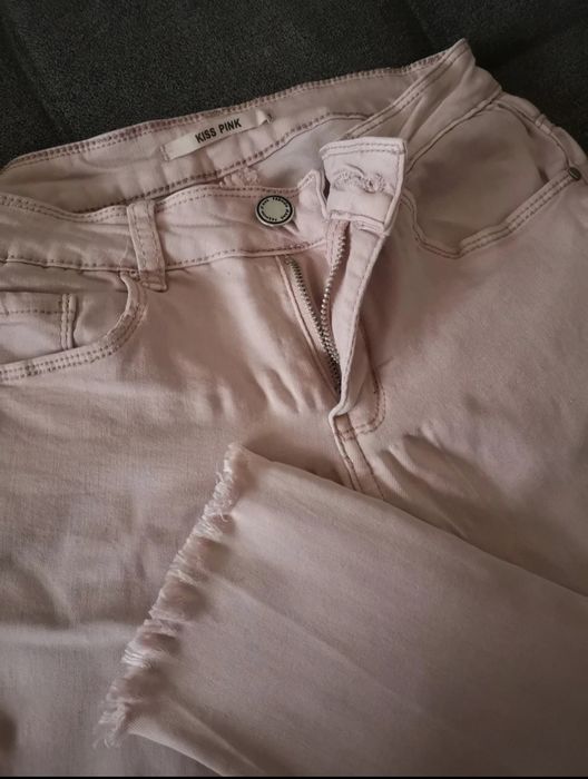 Spodnie z dziurami szarpane nogawki brudny pudrowy róż Pink Kiss S