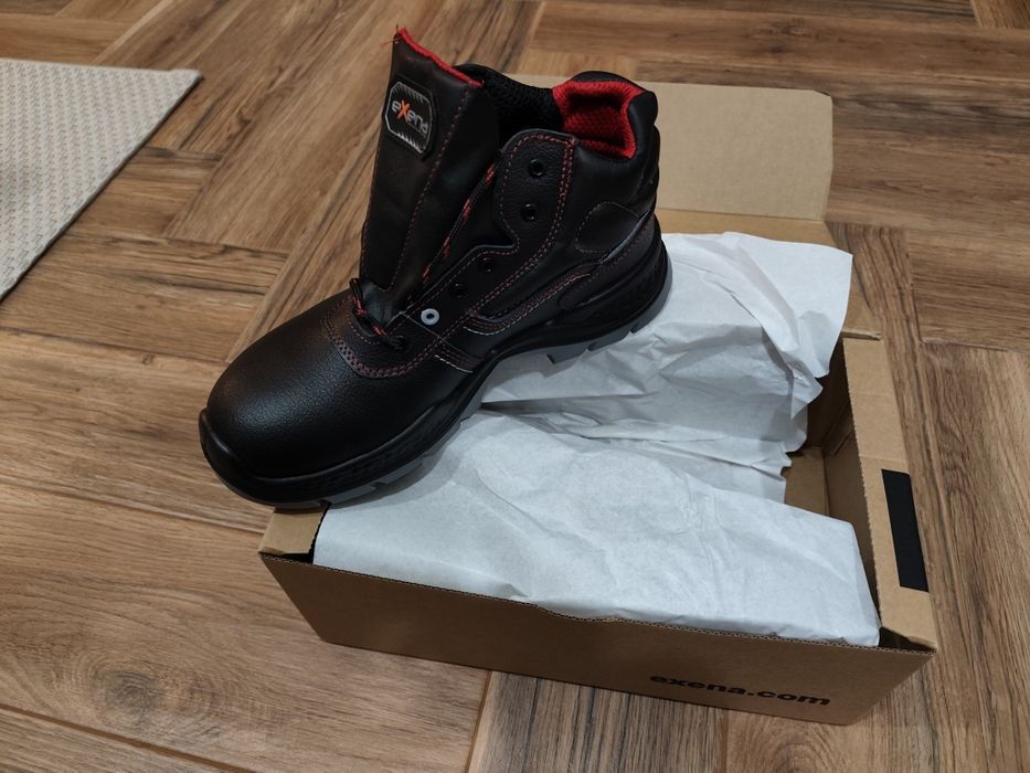 Botas de biqueira de aço NOVAS  TAM:42