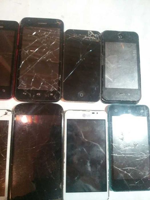 Продам сенсорні телефони на запчастини.