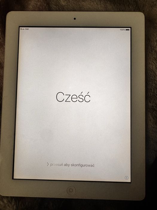 Ipad 2 sprawny +kabel + dwa etui nie znam hasla do icloud