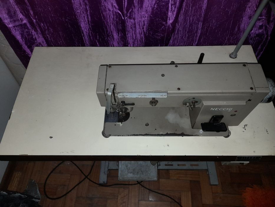 Maquina de cozer industrial de ponte e linha