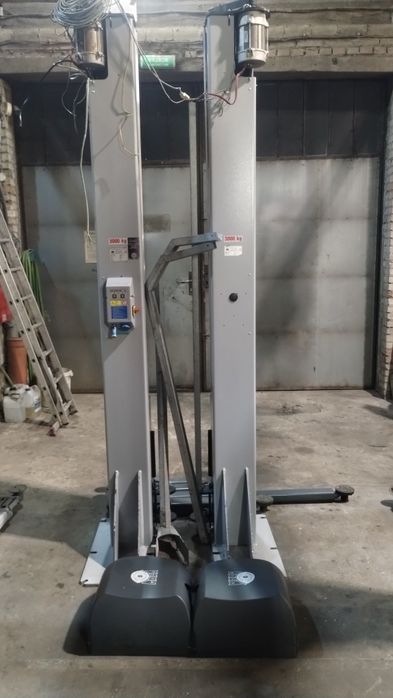 Podnośnik dwukolumnowy MAHA ECON3 3t kolumnowy warsztatowy samochodowy