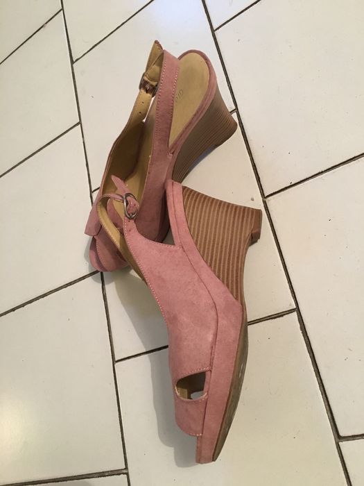Buty sandały damskie na koturnach zamsz.
