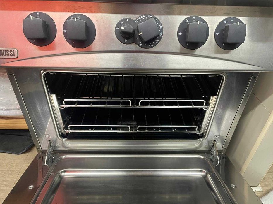 Fogão industrial/profissional a gás com forno Zanussi