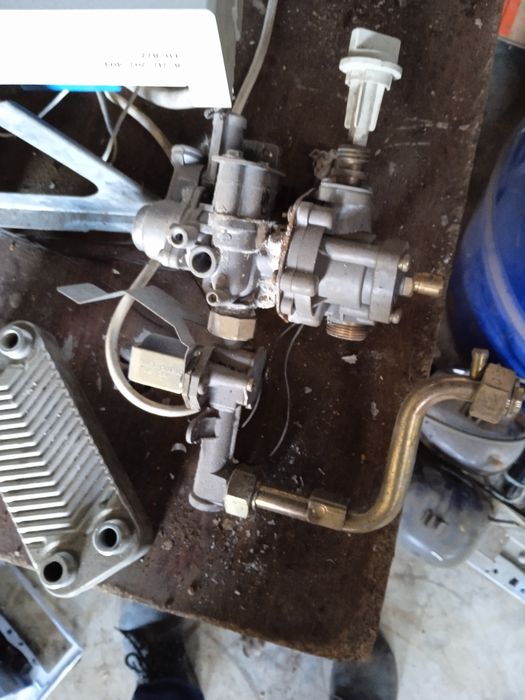 Caldeira a gás vendo peças em bom estado