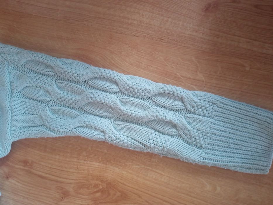 Sweter , jak nowy .