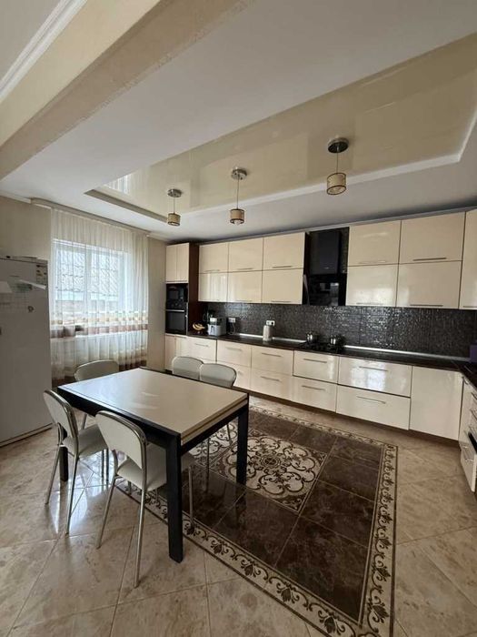 Продам будинок 204кв.м. 6 соток, сучасний стан, р-н Юрівка