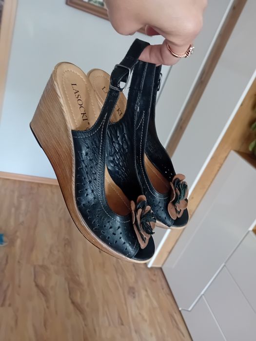 Lasocki wyjątkowe buty sandaly  damskie na koturnie 38