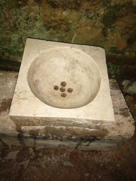 Pia   em   pedra