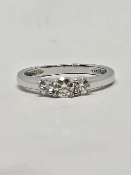 Золоте кільце з діамантами Tiffany. Кольцо с бриллиантами