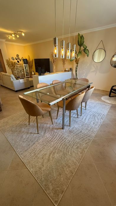 Mesa de jantar em aço  inox com 06 cadeirasiras