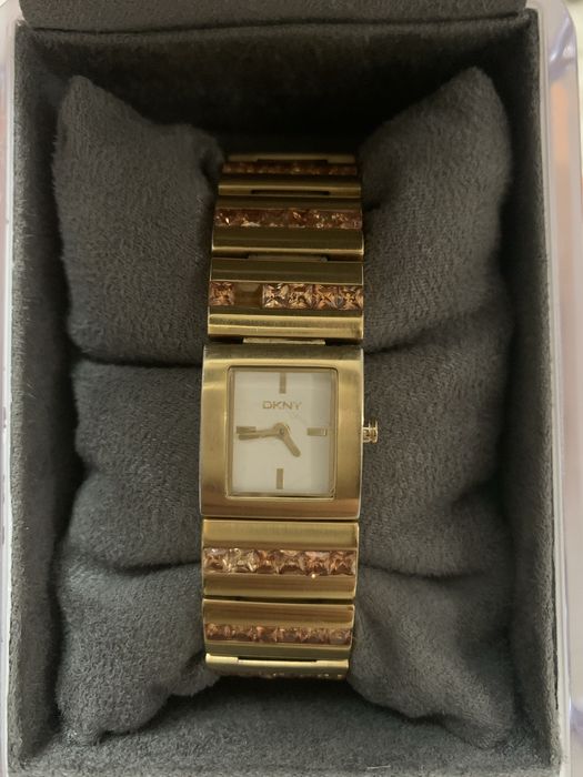 вінтажний годинник від dkny.