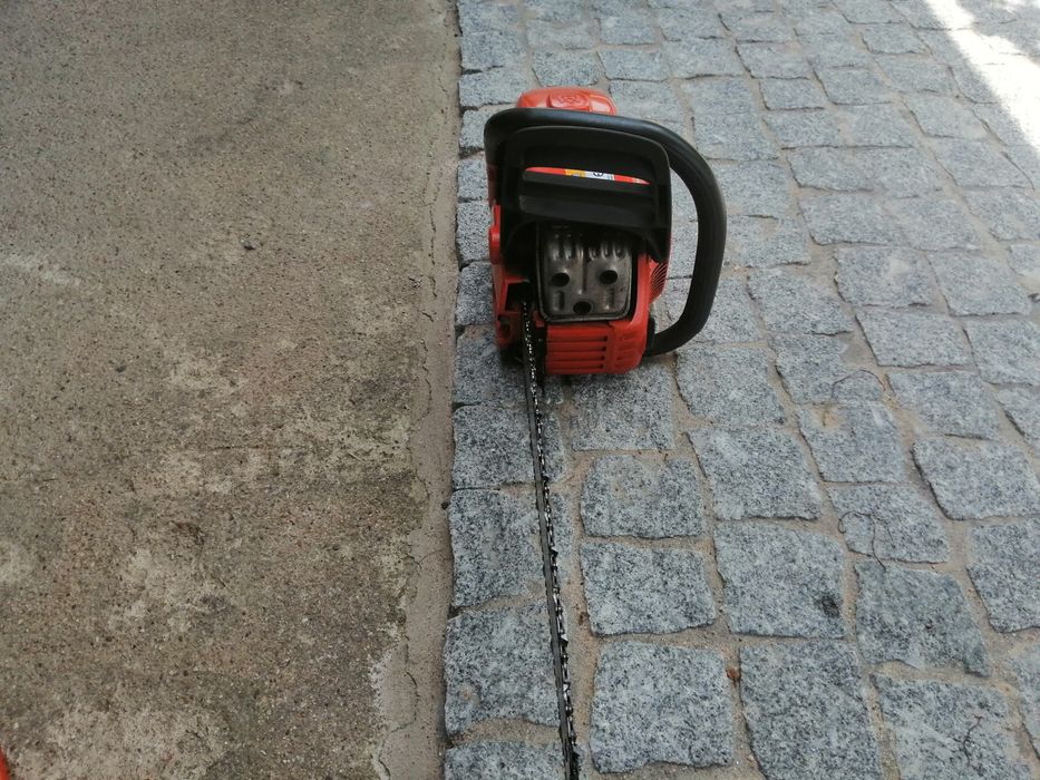 Vendo motocerra como novo.