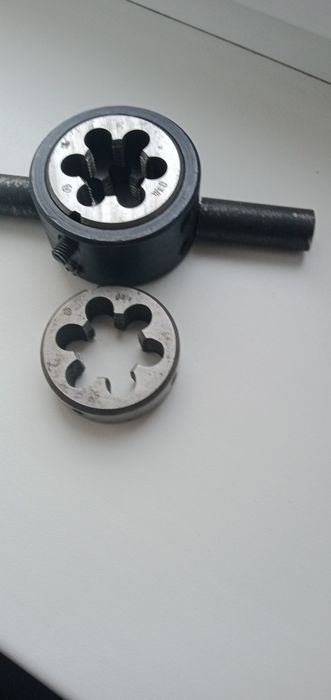 Плашки с держателем