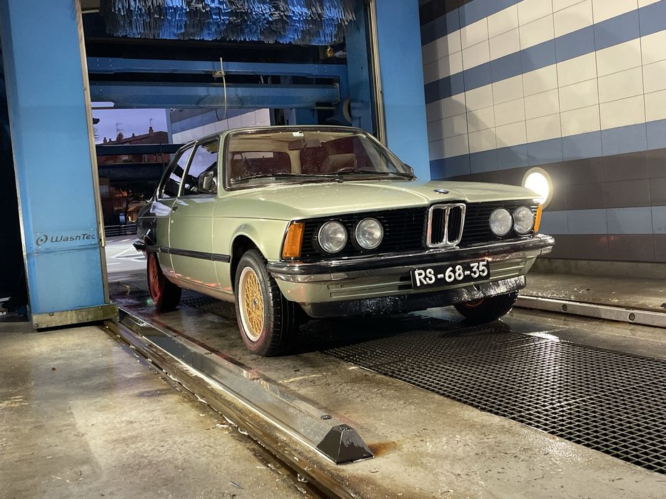BMW classico em perfeito estado